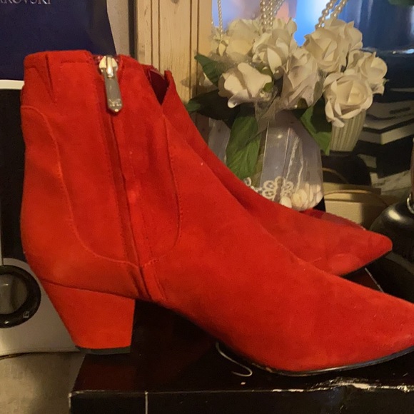 Nice suede boots and very comfortable !! - Picture 2 of 6